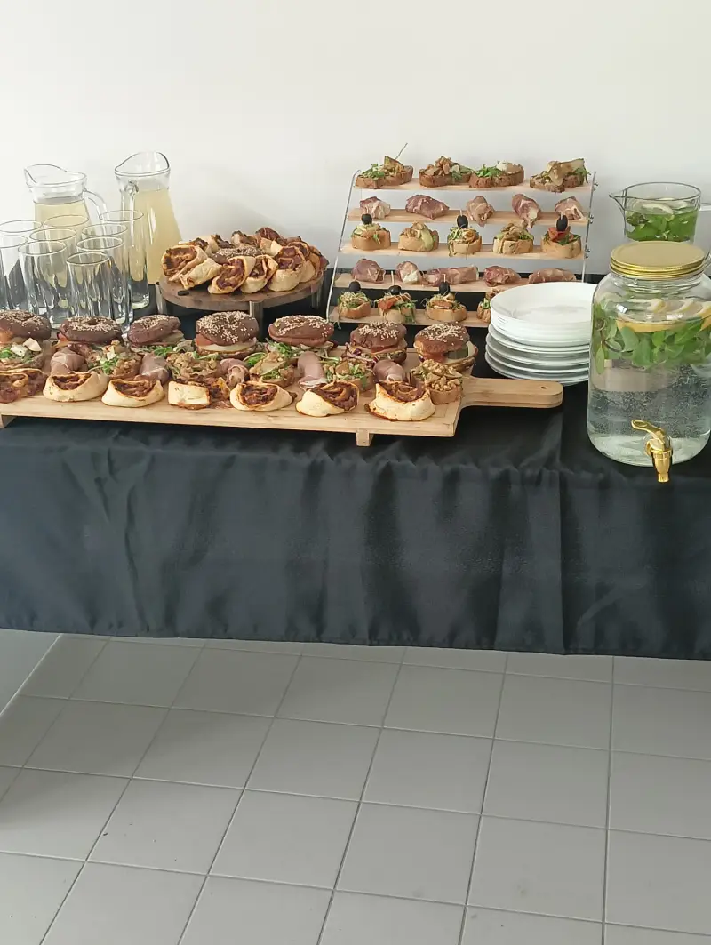 lunch z przerwą kawową